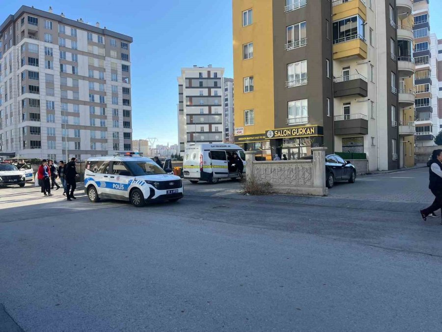 Özel Harekat Polisi Tabanca İle Vurulmuş Halde Ölü Bulundu