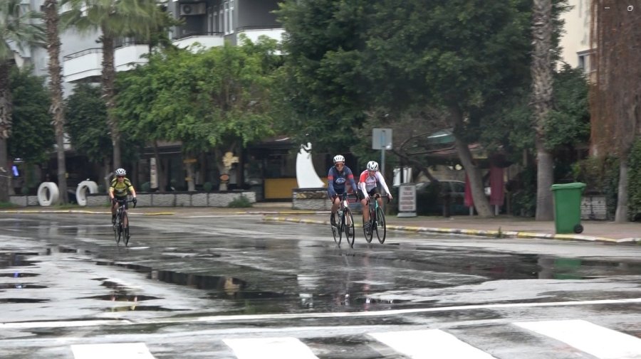 Alanya’da Türkiye Bisiklet Kupası 1. Etap Puanlı Yol Yarışları Kriteryum Etabıyla Sona Erdi