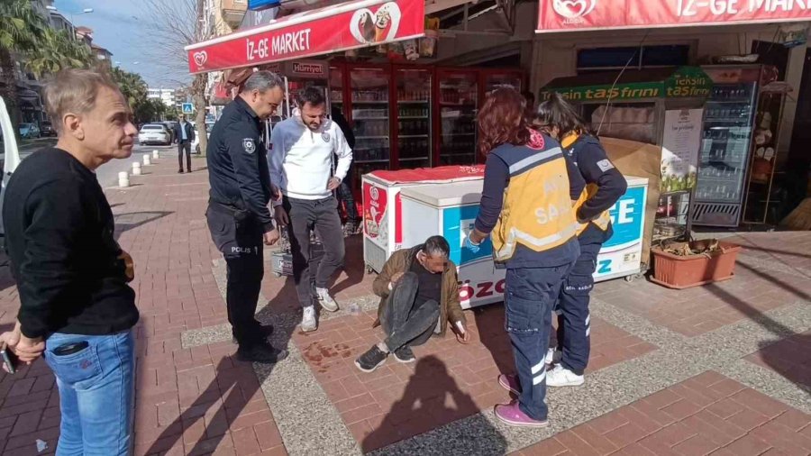 Alkolün Etkisiyle Kaldırımda Sızdı, Ekipler Yerinden Kaldırmakta Zorlandı