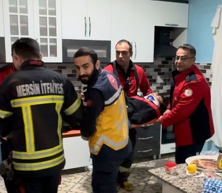 Mersin’de 3. Kattan Havalandırma Boşluğuna Düşen Çocuk Ağır Yaralandı