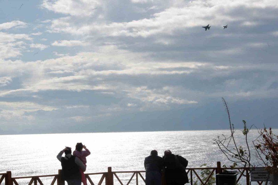 Solotürk’ten Antalya Semalarında Deniz Üstü Eğitim Uçuşu