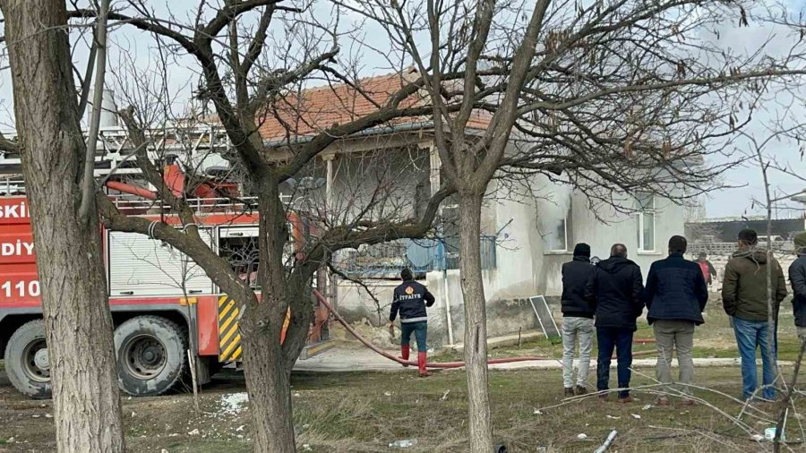 Aksaray’da Sobadan Çıkan Yangında 1 Kişi Dumandan Etkilendi