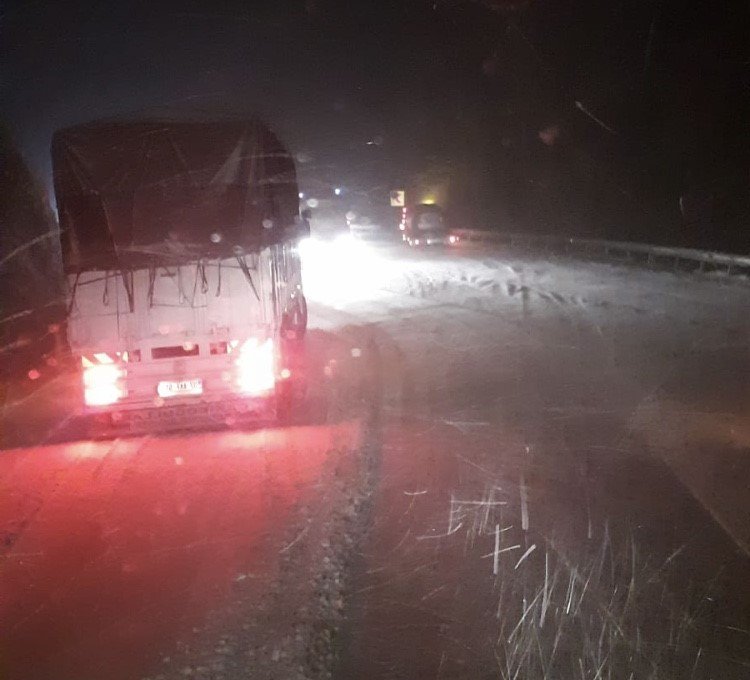 Kar Yağışının Etkili Olduğu Antalya-konya Yolunda Ulaşım Normale Döndü