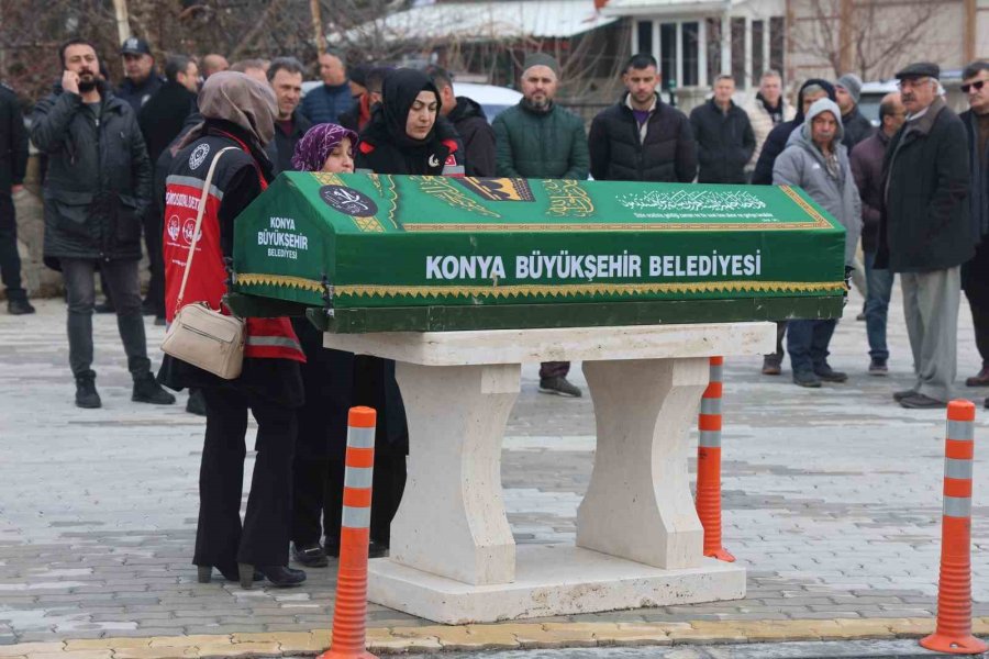 Yangın Faciasında Hayatını Kaybeden Esra Nazik Son Yolculuğuna Uğurlandı