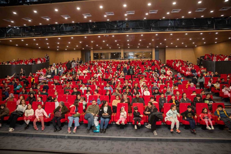 Mersin’de ’çocuklar İçin Yarıyıl Tiyatro Şenliği’ Düzenlendi