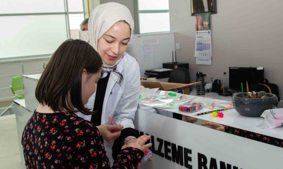 Selçuk Üniversitesi’nde Özel Çocukların Diş Tedavileri Yapıldı