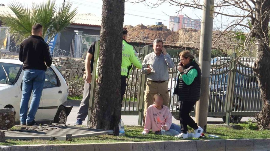 Makas Atan Araç Kazaya Sebep Oldu: 2 Yaralı