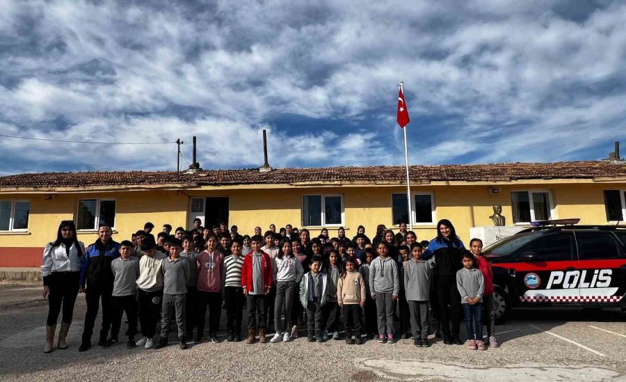 Silifke’de Öğrenciler Toplumsal Ve Dijital Güvenlik Konusunda Bilgilendirildi