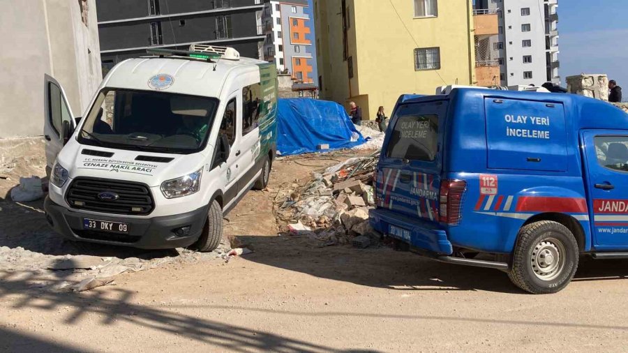 Mersin’de 8. Kattan Düşen İşçi Hayatını Kaybetti