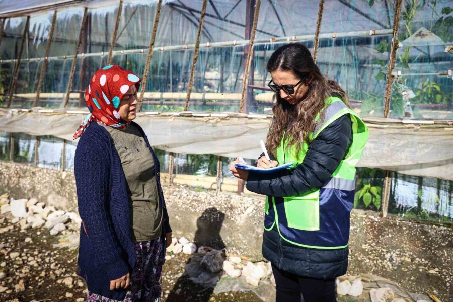 Demre’de Dolu Yağışıyla Zarar Gören Seralar Tespit Ediliyor