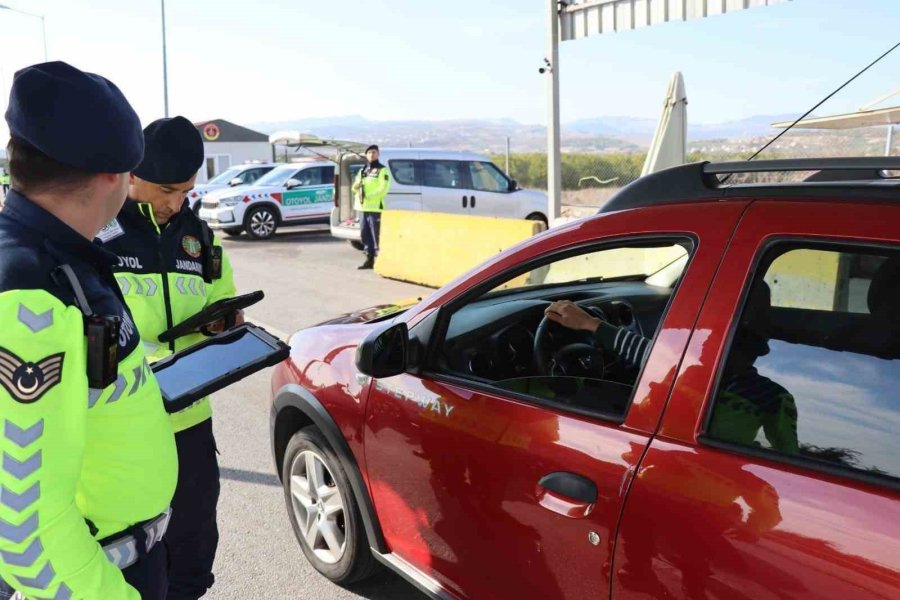 Mersin’de Kural İhlali Yapan Sürücülere Ceza Yağdı