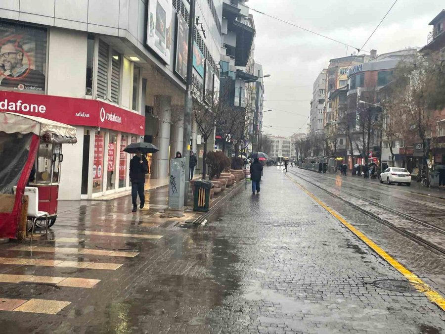 Eskişehir’de Yağmur Vatandaşlara Zor Anlar Yaşattı