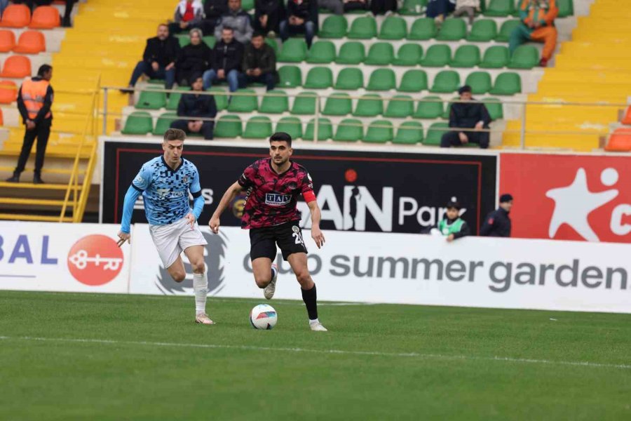 Trendyol Süper Lig: Alanyaspor: 2 - Başakşehir: 2 (ilk Yarı)