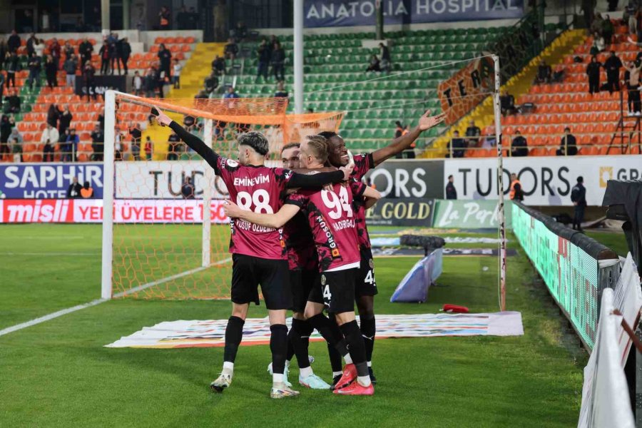 Trendyol Süper Lig: Alanyaspor: 5 - Başakşehir: 4 (maç Sonucu)