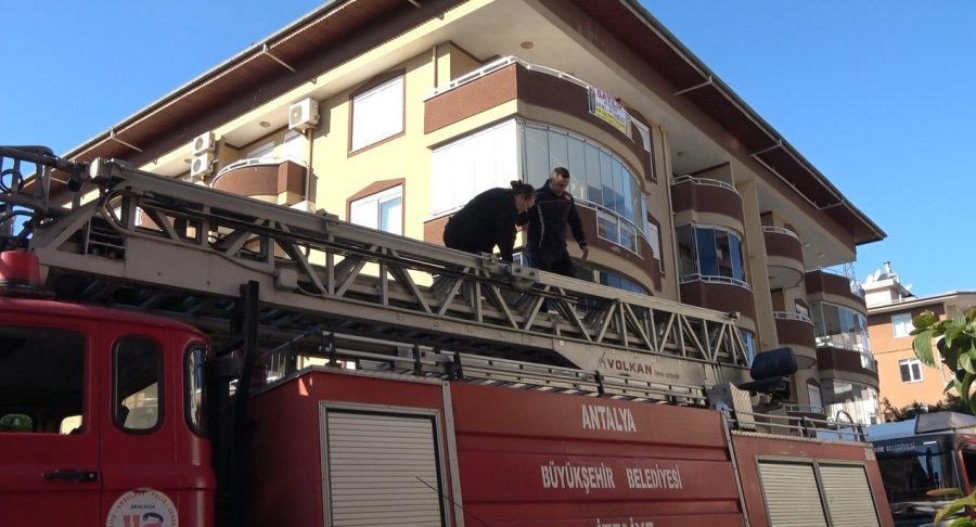 Alanya’da Elektrikli Sobadan Çıkan Yangın Korkuttu