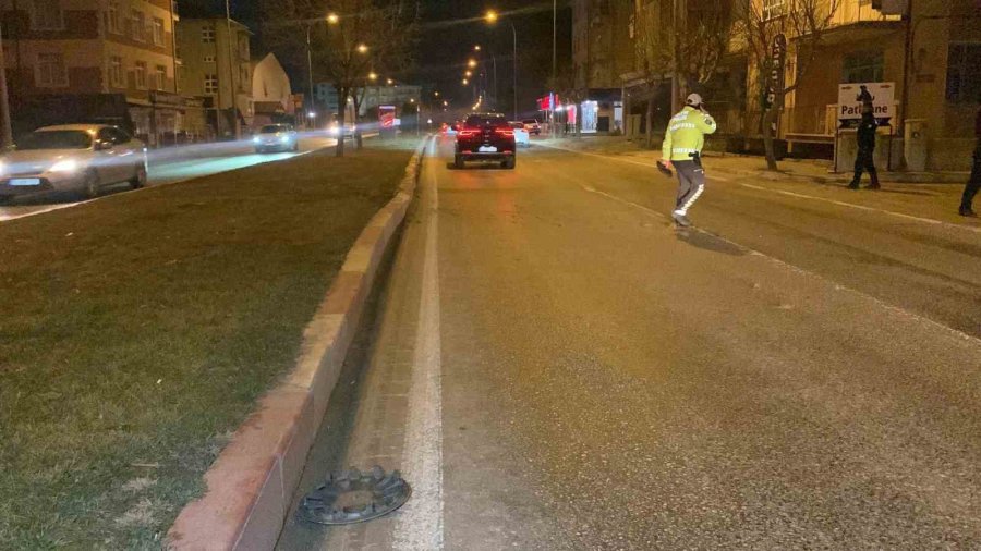 Karaman’da Kaza Yerinde Polisin Ölümden Döndüğü Anlar Kamerada