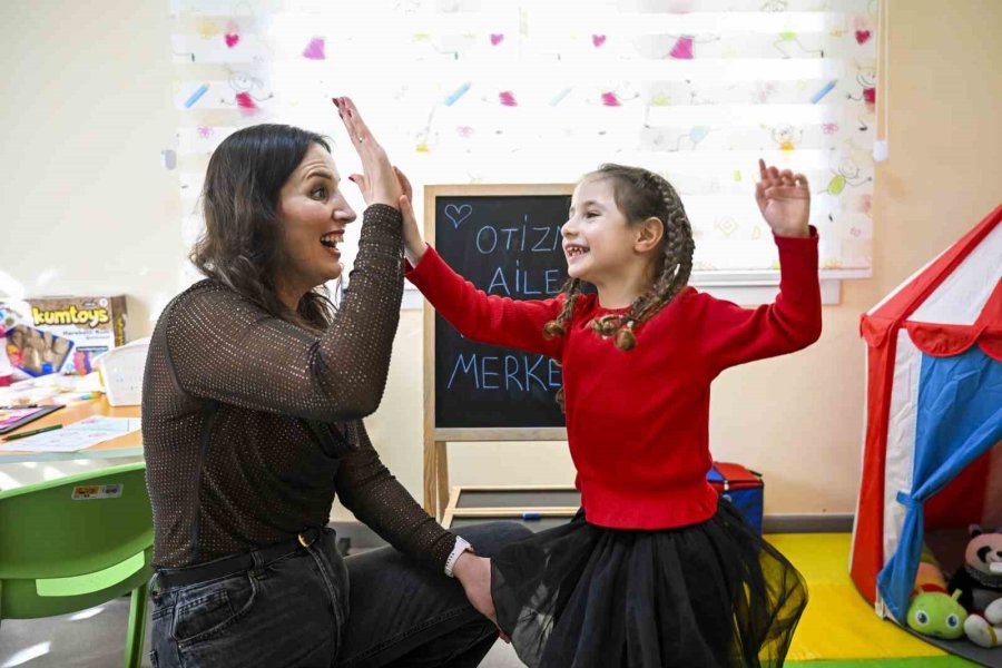 Aile Danışma Merkezinde Otizmli Bireylere Yönelik Eğitimler Devam Ediyor