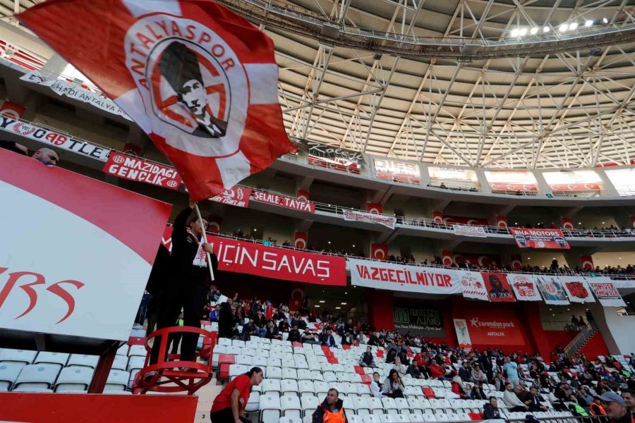 Trendyol Süper Lig: Antalyaspor: 0 - Beşiktaş: 0 (maç Devam Ediyor)