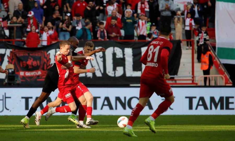 Trendyol Süper Lig: Antalyaspor: 0 - Beşiktaş: 0 (maç Devam Ediyor)