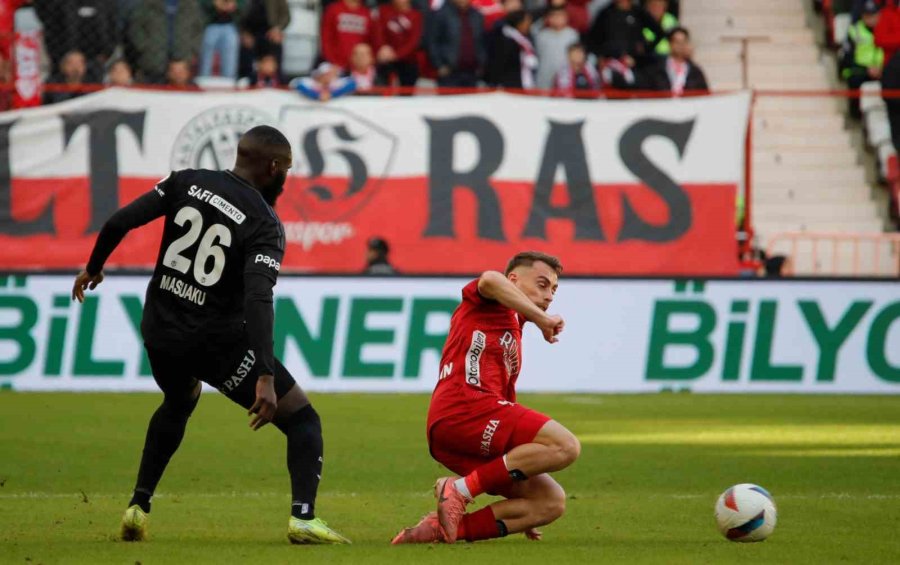 Trendyol Süper Lig: Antalyaspor: 0 - Beşiktaş: 0 (maç Devam Ediyor)