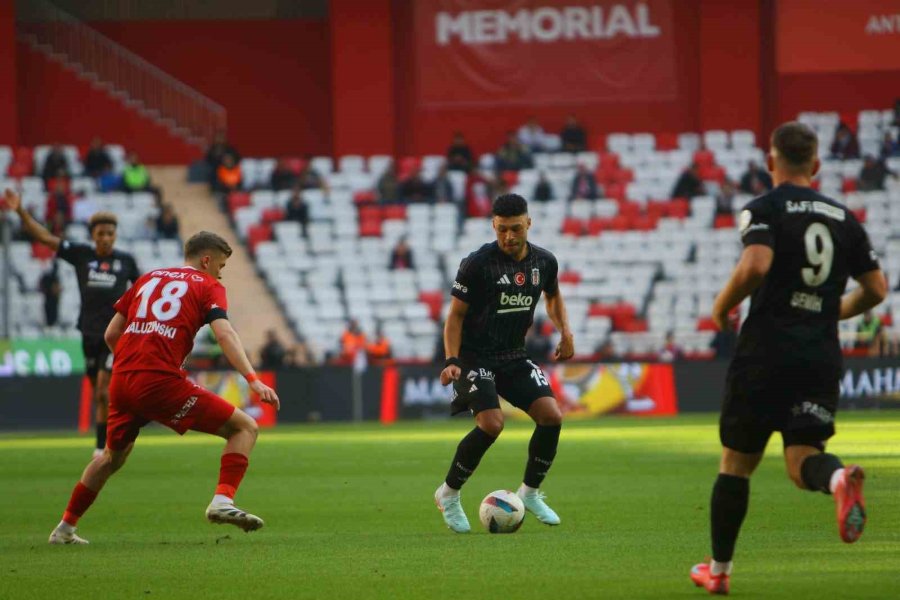 Trendyol Süper Lig: Antalyaspor: 0 - Beşiktaş: 0 (maç Devam Ediyor)