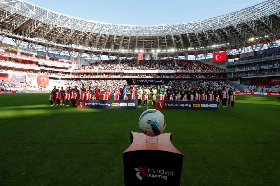 Trendyol Süper Lig: Antalyaspor: 0 - Beşiktaş: 0 (maç Devam Ediyor)