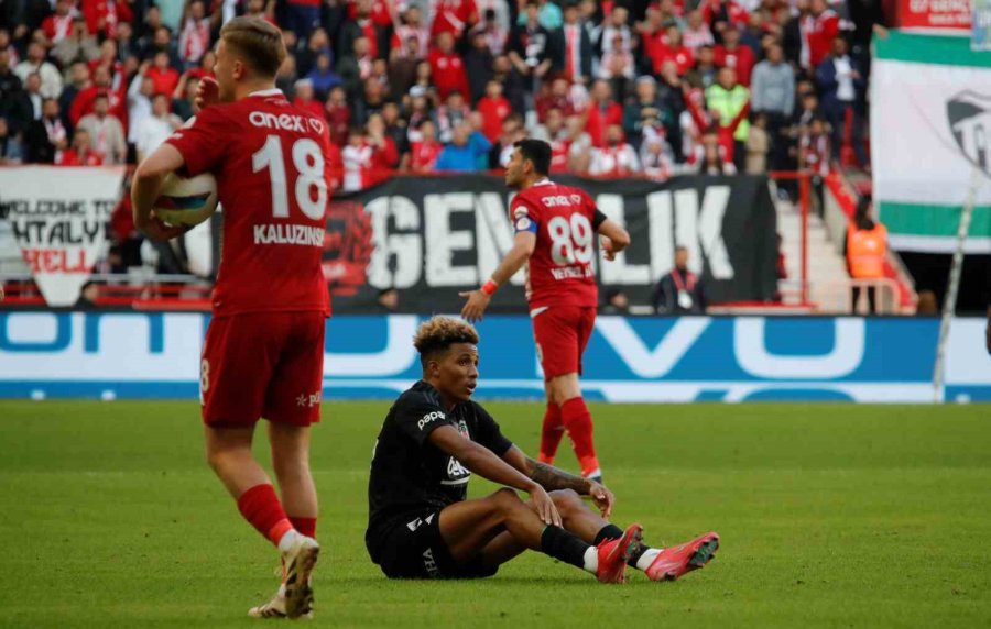 Trendyol Süper Lig: Antalyaspor: 0 - Beşiktaş: 0 (ilk Yarı)