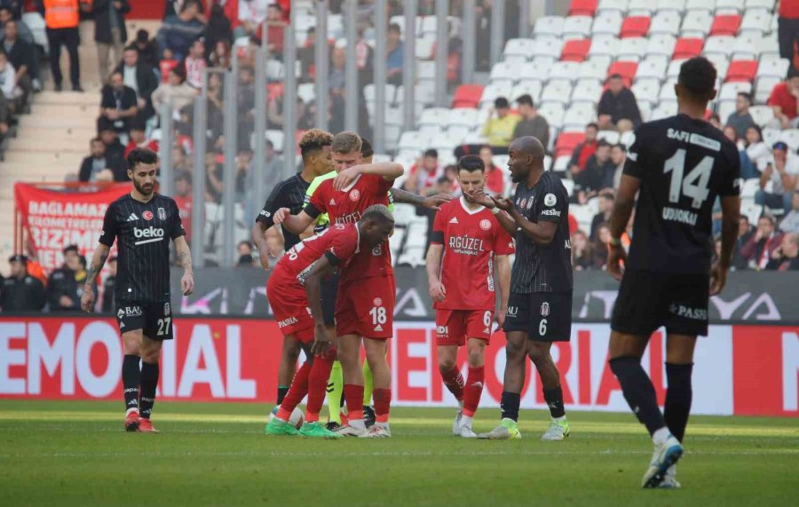 Trendyol Süper Lig: Antalyaspor: 0 - Beşiktaş: 0 (ilk Yarı)