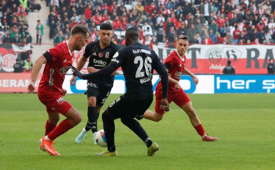 Trendyol Süper Lig: Antalyaspor: 0 - Beşiktaş: 0 (ilk Yarı)