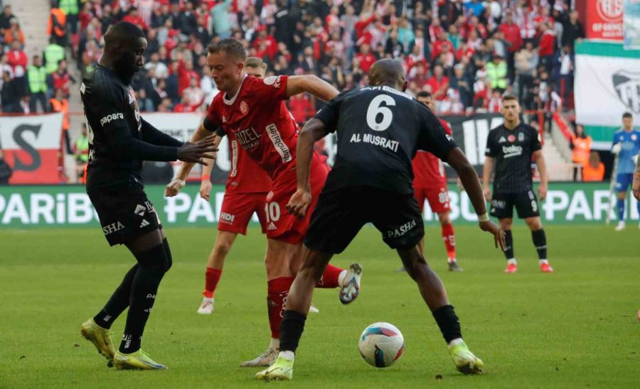 Trendyol Süper Lig: Antalyaspor: 0 - Beşiktaş: 0 (ilk Yarı)