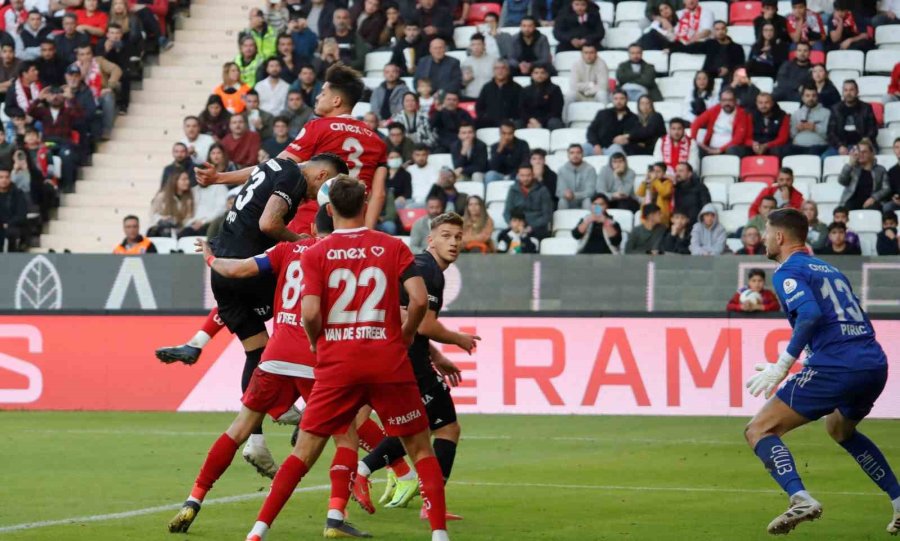 Trendyol Süper Lig: Antalyaspor: 1 - Beşiktaş: 1 (maç Sonucu)