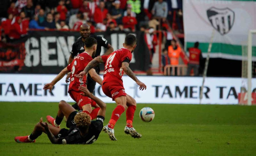 Trendyol Süper Lig: Antalyaspor: 1 - Beşiktaş: 1 (maç Sonucu)