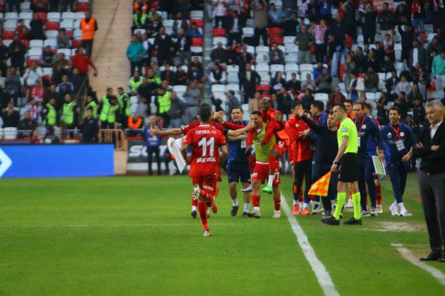 Trendyol Süper Lig: Antalyaspor: 1 - Beşiktaş: 1 (maç Sonucu)