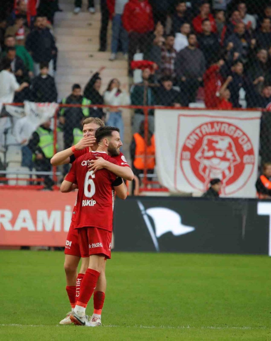 Trendyol Süper Lig: Antalyaspor: 1 - Beşiktaş: 1 (maç Sonucu)