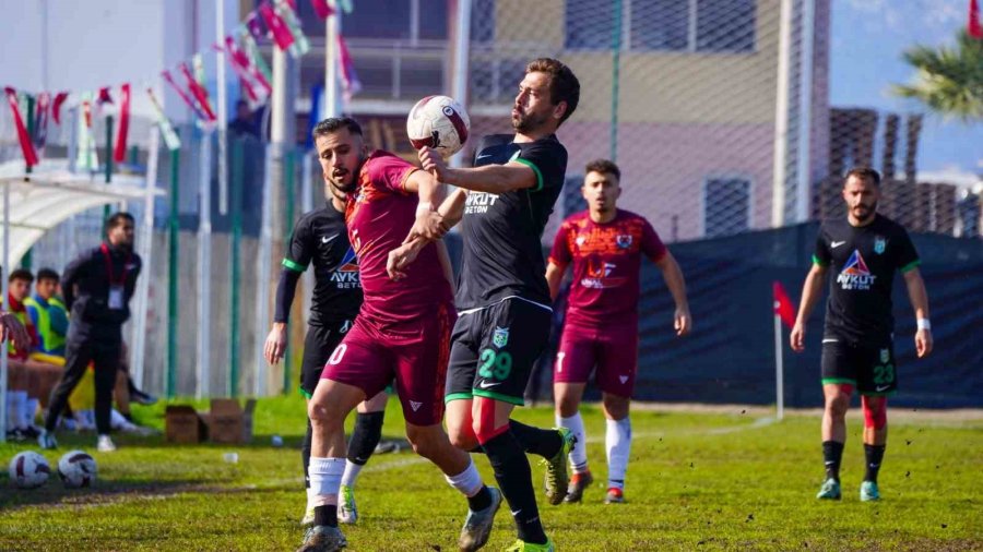 Manavgat Belediyespor Liderliğini Sürdürdü