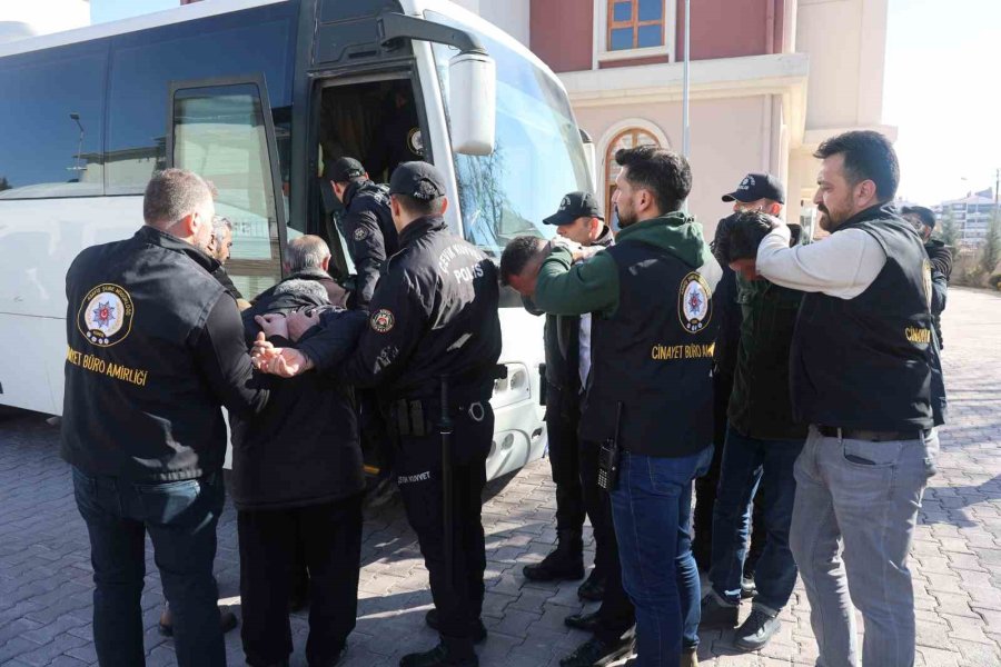 Konya’da Çöken Bina Soruşturmasında 6 Kişi Adliyeye Sevk Edildi