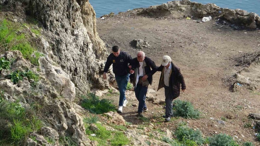 Alkol Alıp Falezlerden Düştü, Sağlık Görevlisine “sen De Her Şeye Karışıyorsun” Dedi