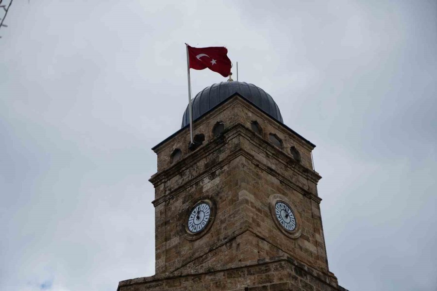 Antalya’da Tarihi Saat Kulesi’nde Zaman Problemi Çözülüyor