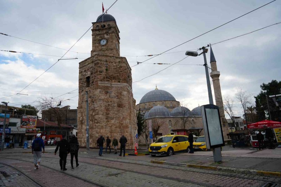 Antalya’da Tarihi Saat Kulesi’nde Zaman Problemi Çözülüyor