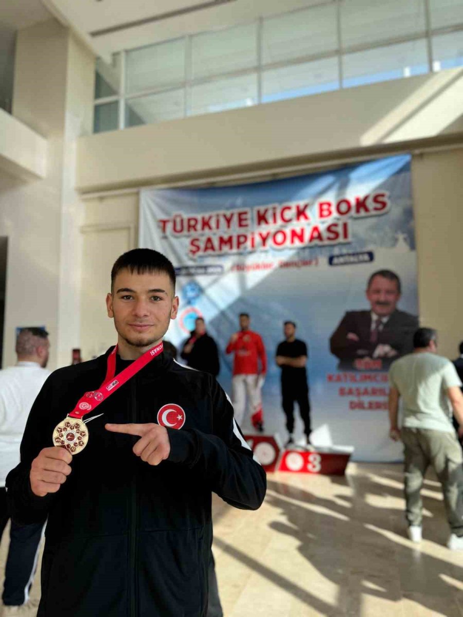 Kick Boks Türkiye Şampiyonası’nda Niğde’ye 3 Madalya