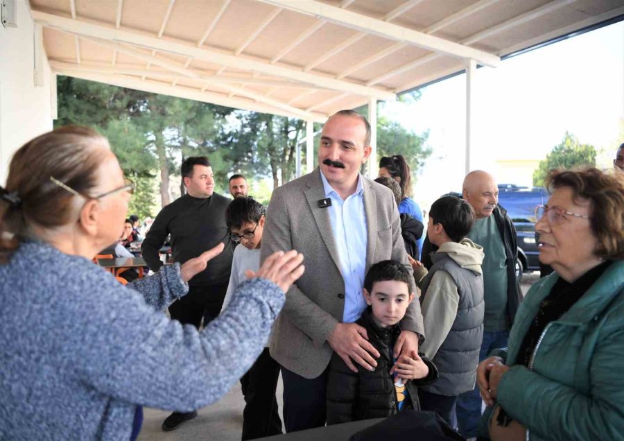 Konyaaltı Belediye Başkanı Cem Kotan, Vatandaşın Sorun Ve Taleplerini Dinledi