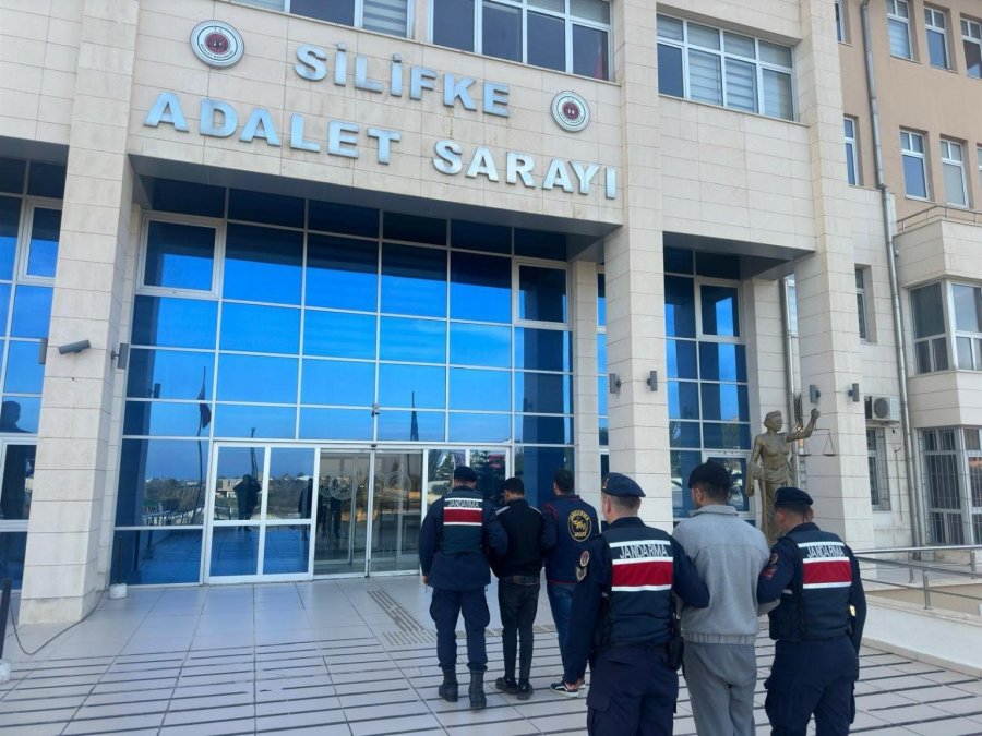 Mersin’de Kablo Hırsızlığı Yaparken Yakalanan 2 Kişi Tutuklandı