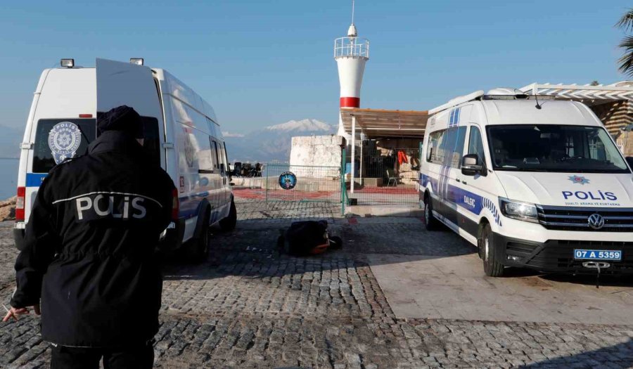 Antalya’da Bir Gencin Cansız Bedeni Bulundu, Acılı Anne “18’e Bunun İçin Mi Girdi” Diyerek Gözyaşlarına Boğuldu