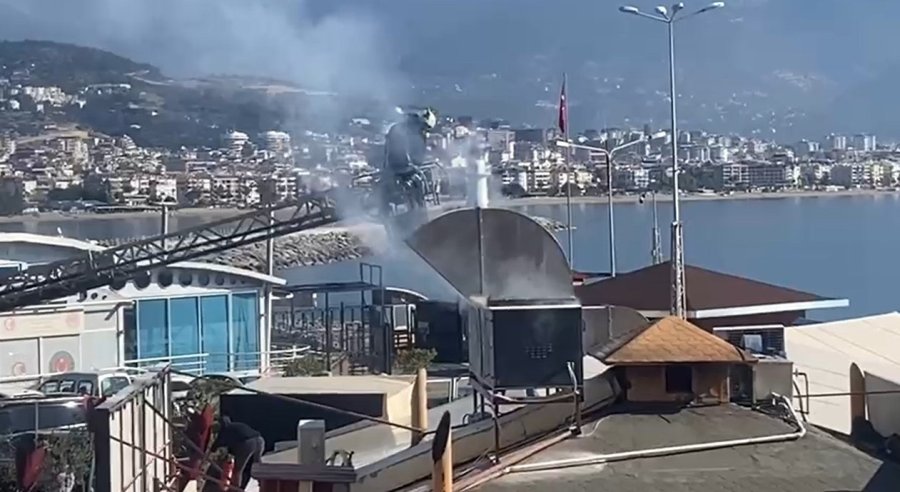 Alanya’da Baca Yangını Korkuttu