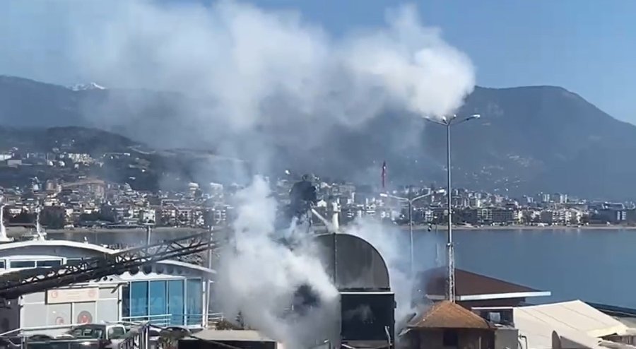 Alanya’da Baca Yangını Korkuttu