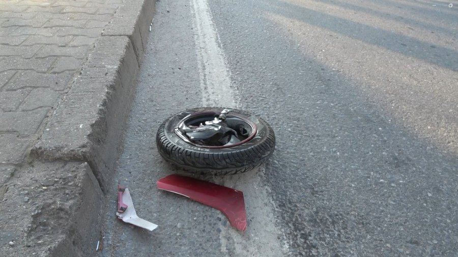 Tırla Motosiklet Çarpıştı, Yaşlı Adam Ağır Yaralandı