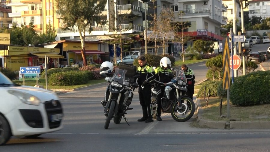 Tırla Motosiklet Çarpıştı, Yaşlı Adam Ağır Yaralandı