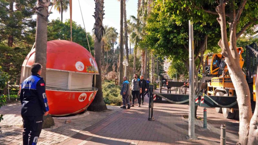 Alanya’da Kaçak Portakal Büfeleri Kaldırılıyor