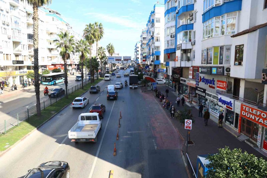 Antalya’da Trafiği Azaltmak İçin Önemli Adım: Halk Otobüslerine Özel Şerit Uygulaması Başlıyor