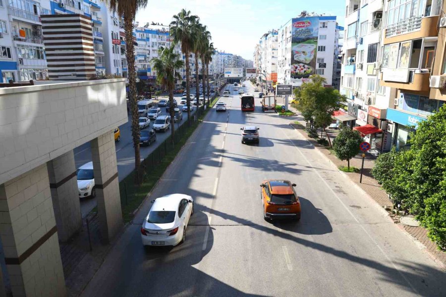 Antalya’da Trafiği Azaltmak İçin Önemli Adım: Halk Otobüslerine Özel Şerit Uygulaması Başlıyor